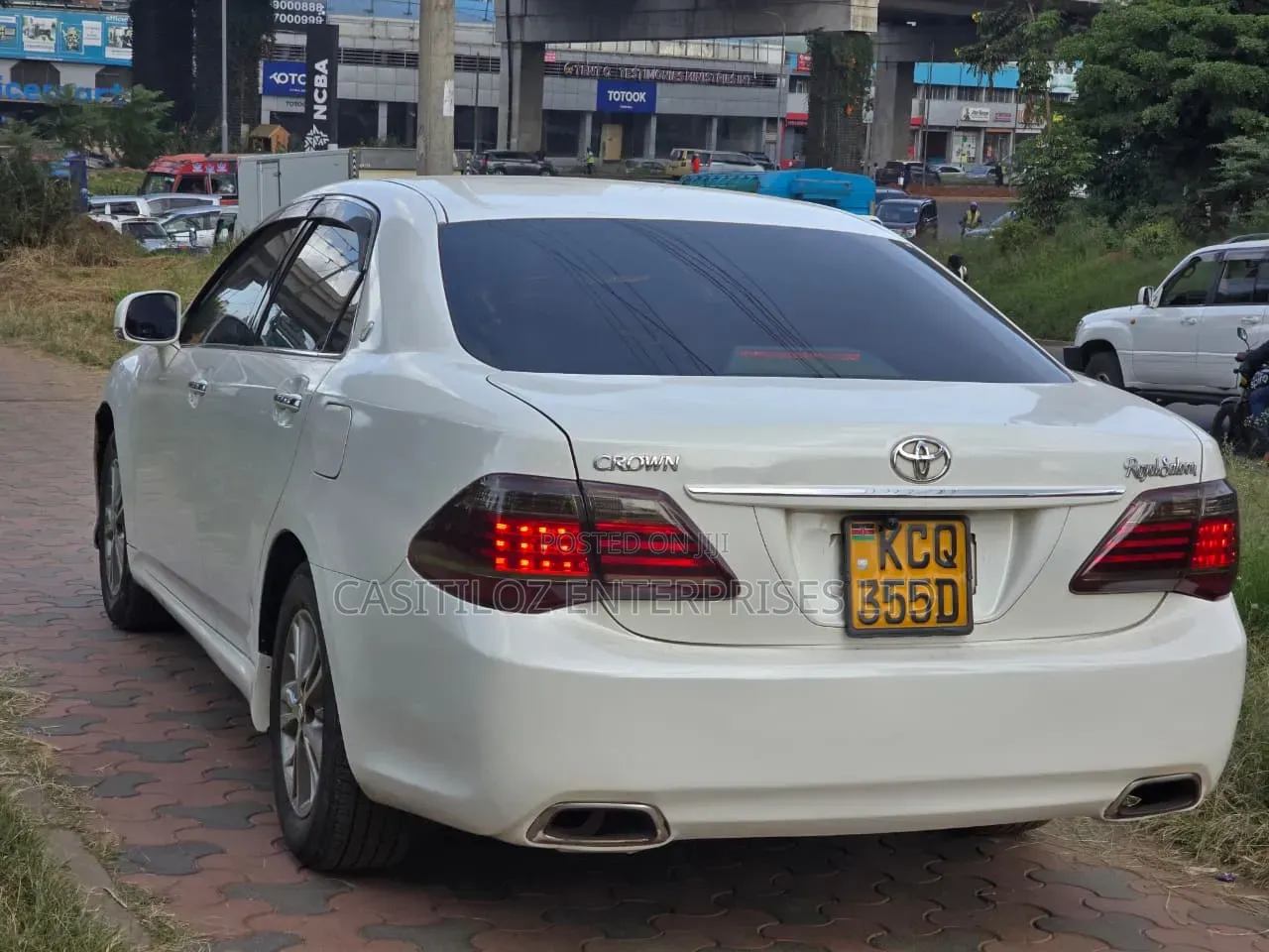 Toyota Crown 2011 White