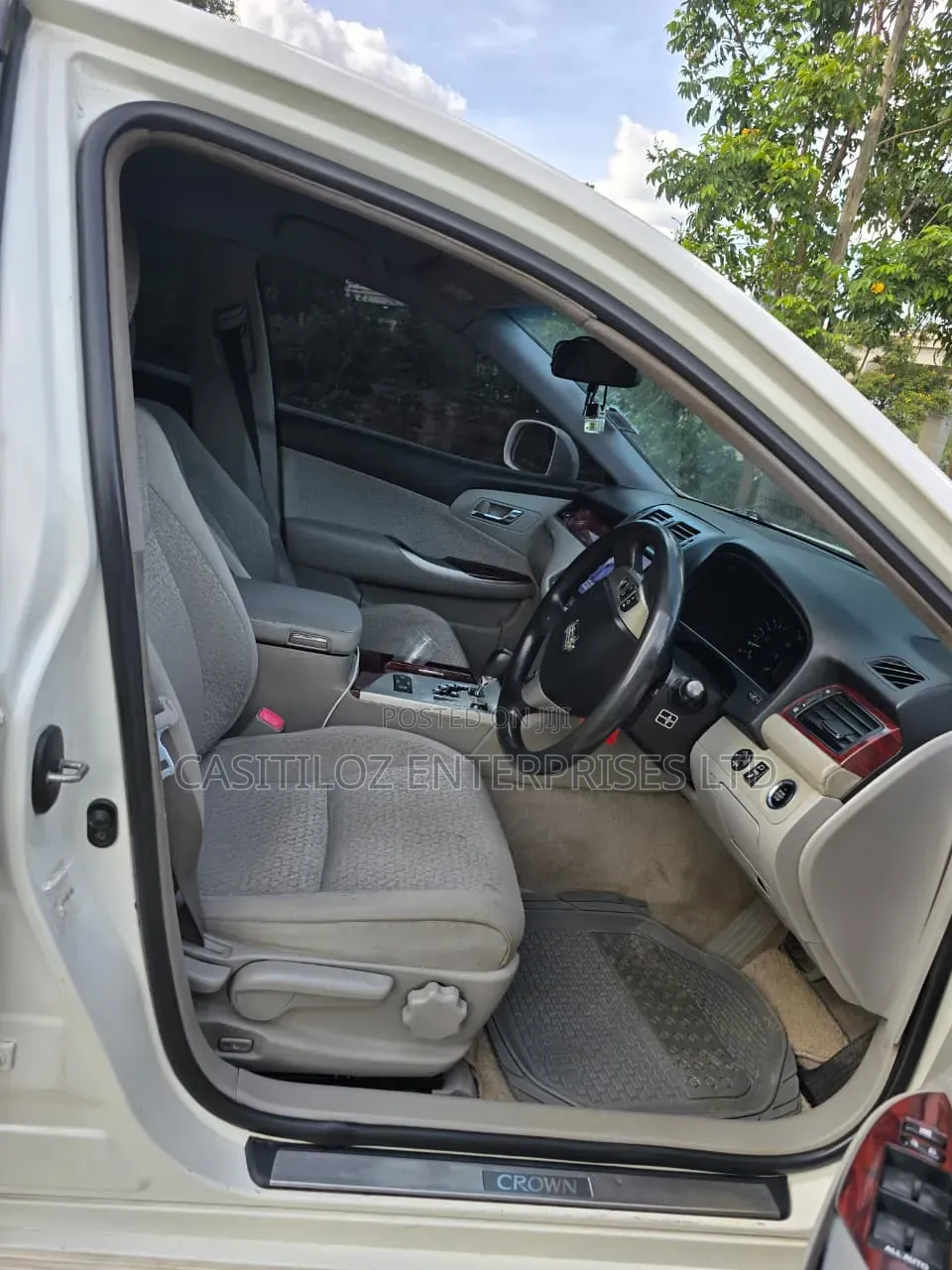 Toyota Crown 2011 White