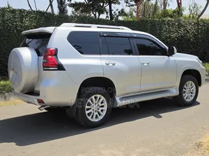 Toyota Land Cruiser Prado 2017 Silver