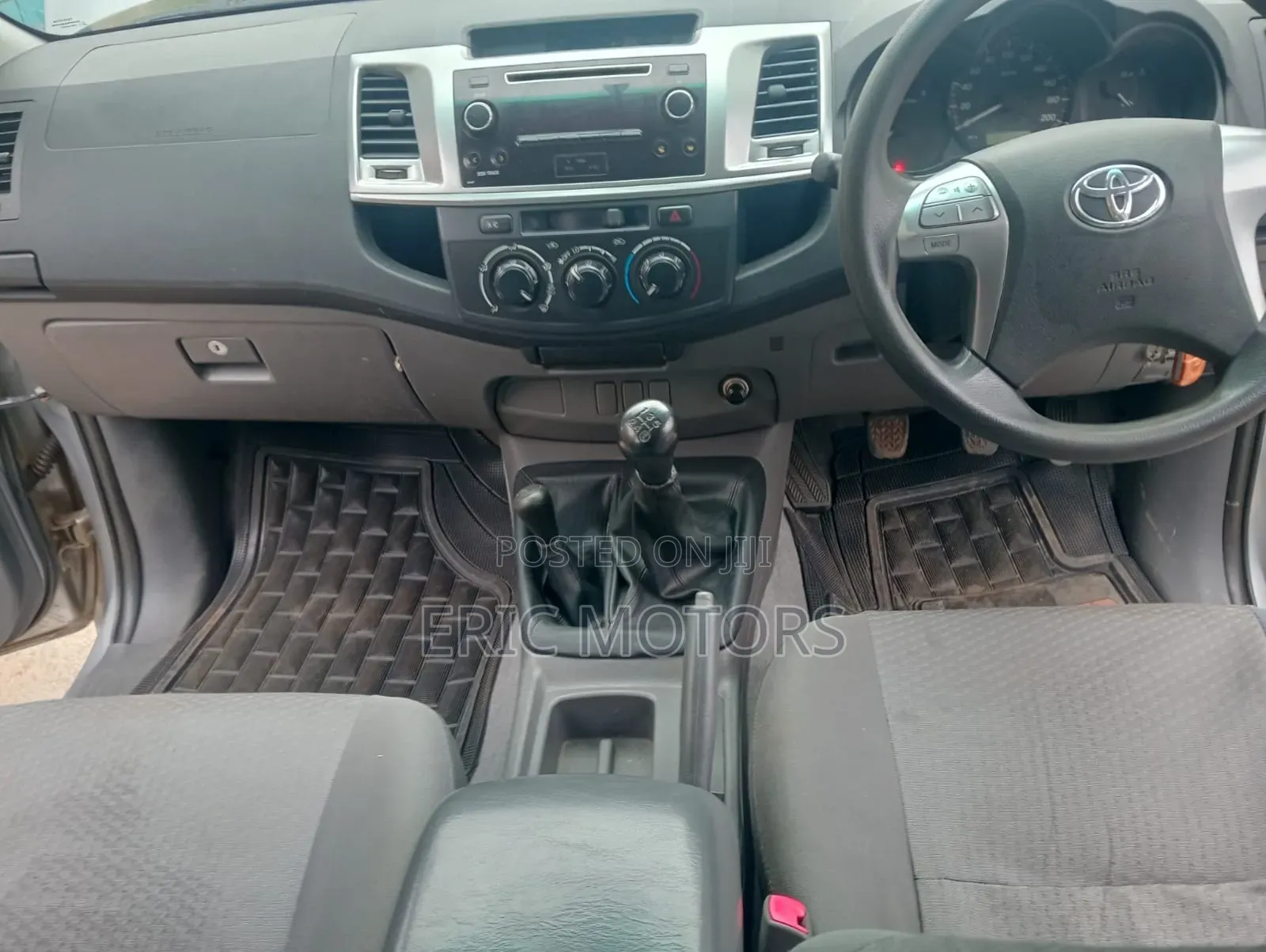 Toyota Hilux 2015 Silver