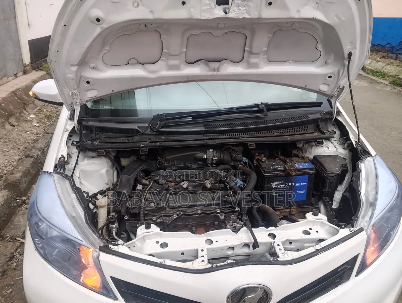 Toyota Vitz 2012 White