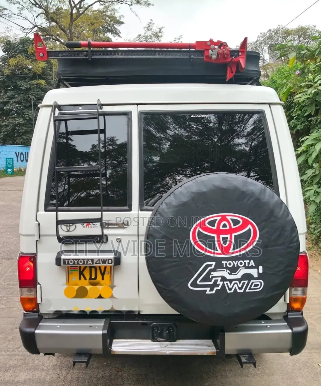 Toyota Land Cruiser 2012 White