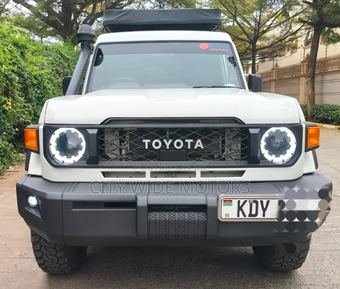 Toyota Land Cruiser 2012 White
