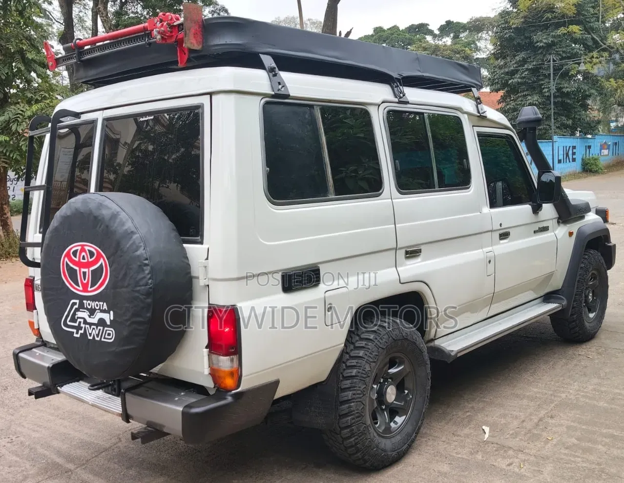 Toyota Land Cruiser 2012 White