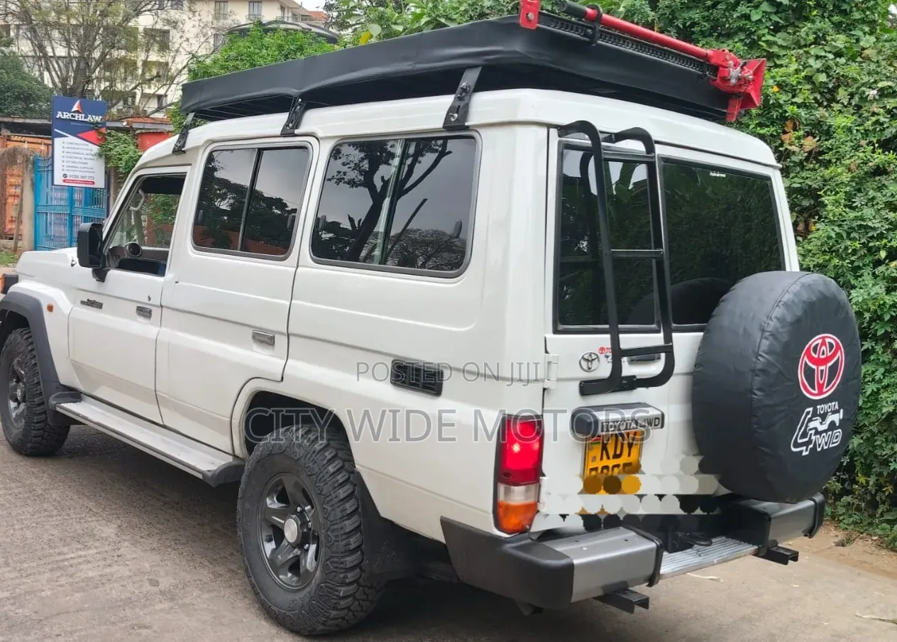 Toyota Land Cruiser 2012 White