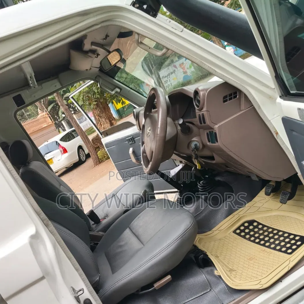 Toyota Land Cruiser 2012 White