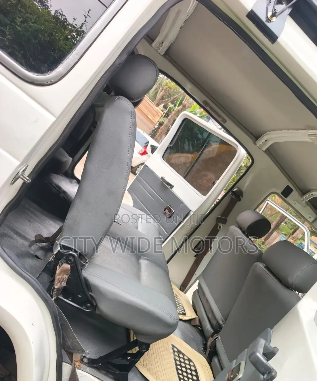 Toyota Land Cruiser 2012 White