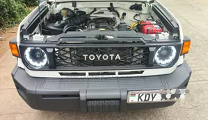 Toyota Land Cruiser 2012 White