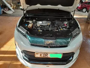 Toyota Harrier 2.0 2019 White