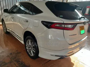 Toyota Harrier 2.0 2019 White