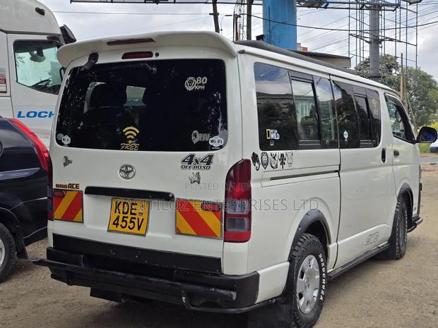 Toyota HiAce 2014 White - thumbnail 3