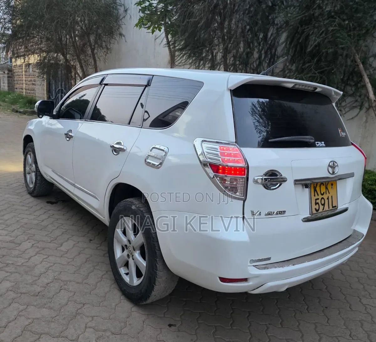 Toyota Vanguard 2009 White