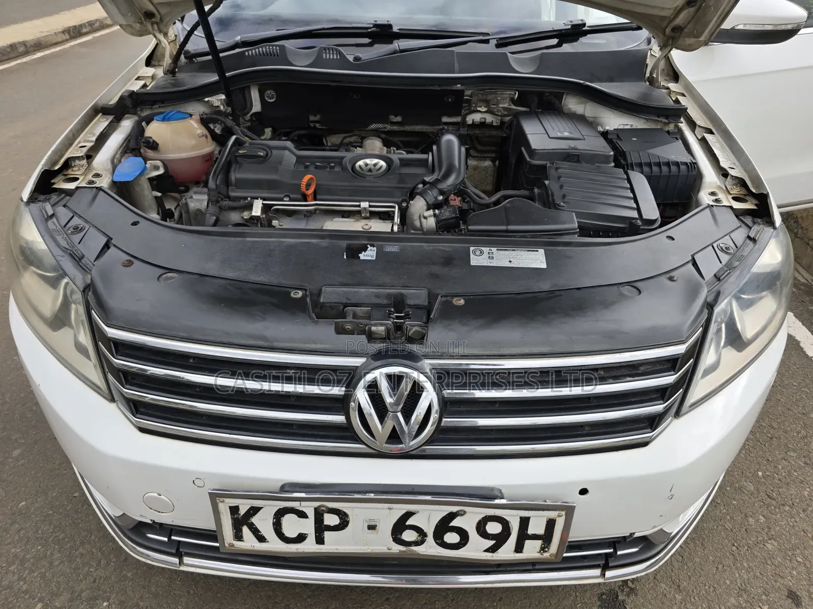 Volkswagen Passat 2011 White