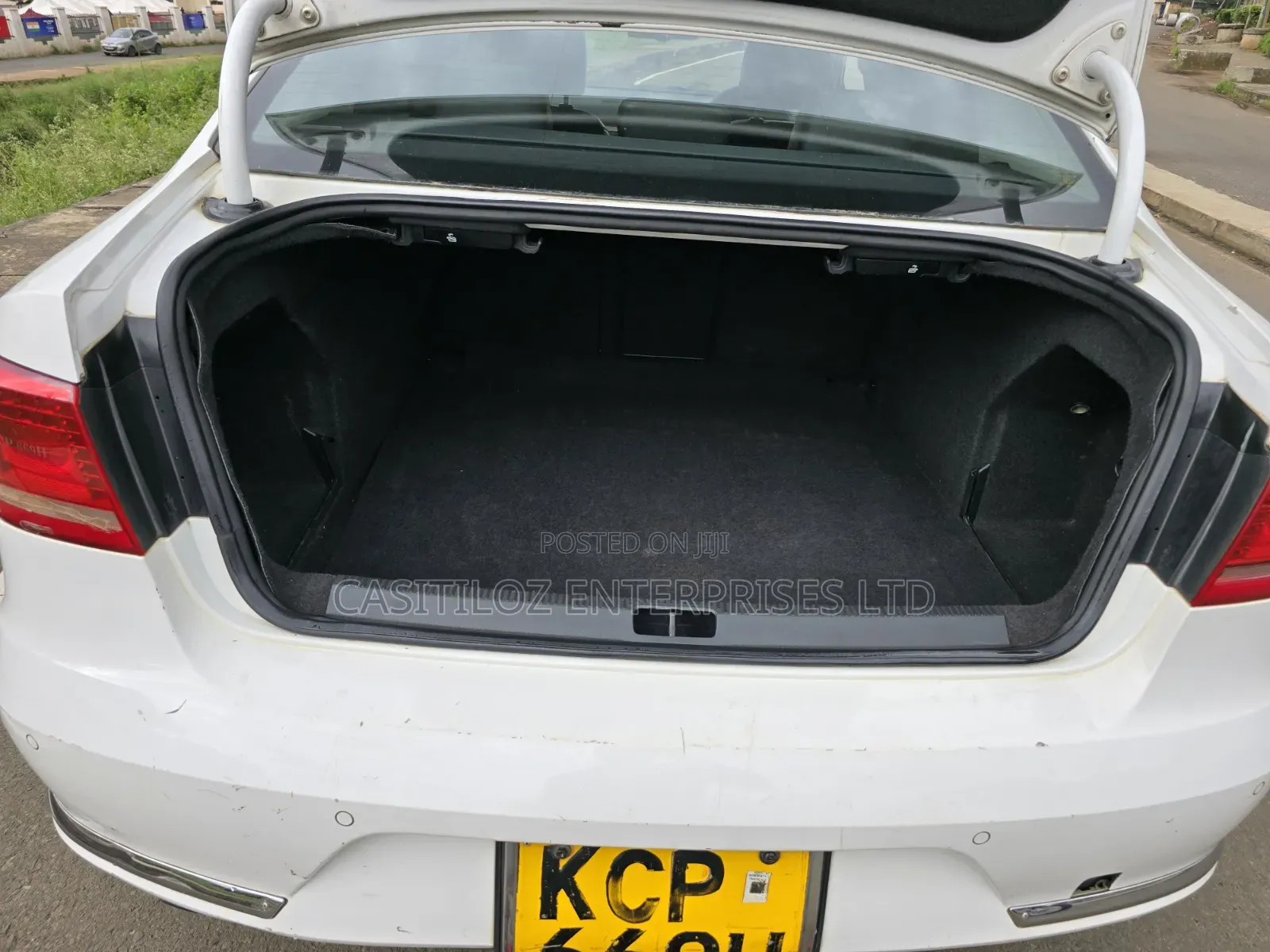 Volkswagen Passat 2011 White