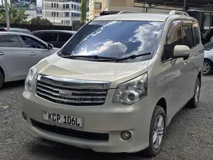 Toyota Noah 2011 Gold