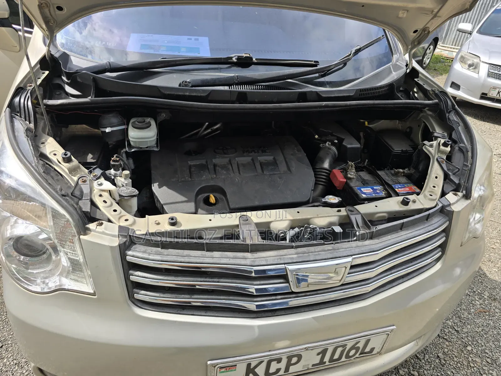 Toyota Noah 2011 Gold
