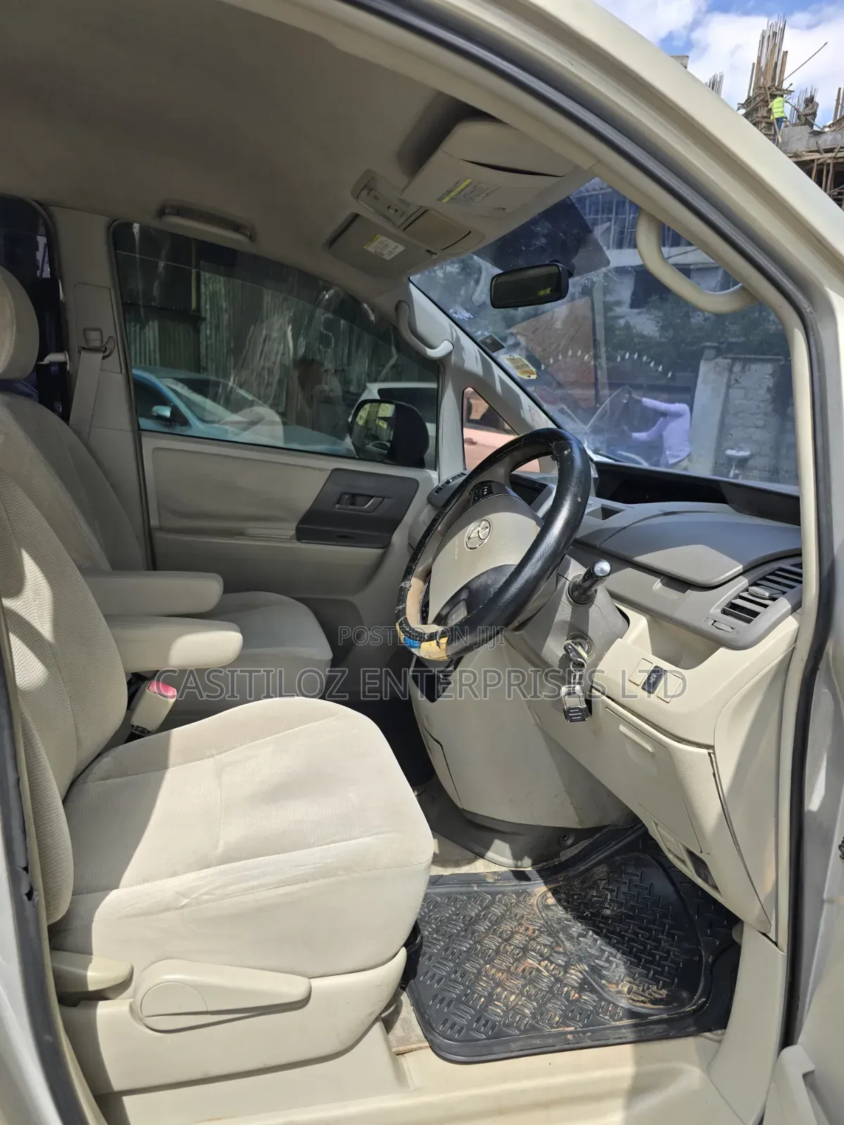 Toyota Noah 2011 Gold