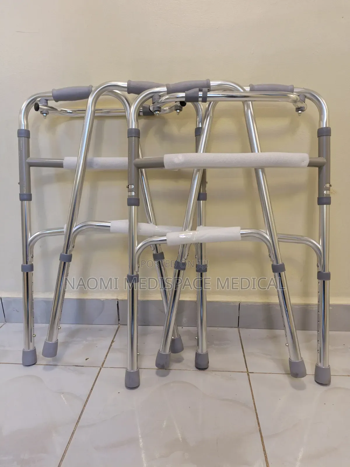 Strong and Comfortable Walker With Adjustable Height