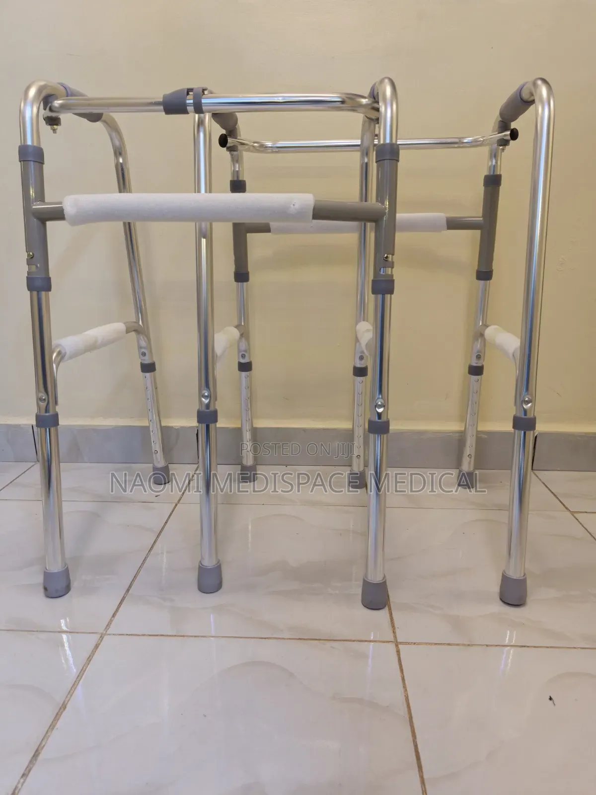 Strong and Comfortable Walker With Adjustable Height