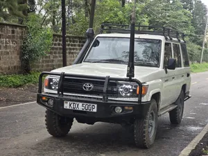 Toyota Land Cruiser 2012 Gold