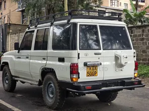 Toyota Land Cruiser 2012 Gold