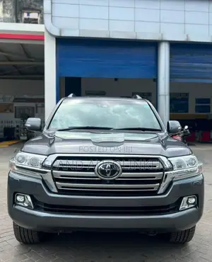 Toyota Land Cruiser 4.6 V8 ZX 2019 Gray