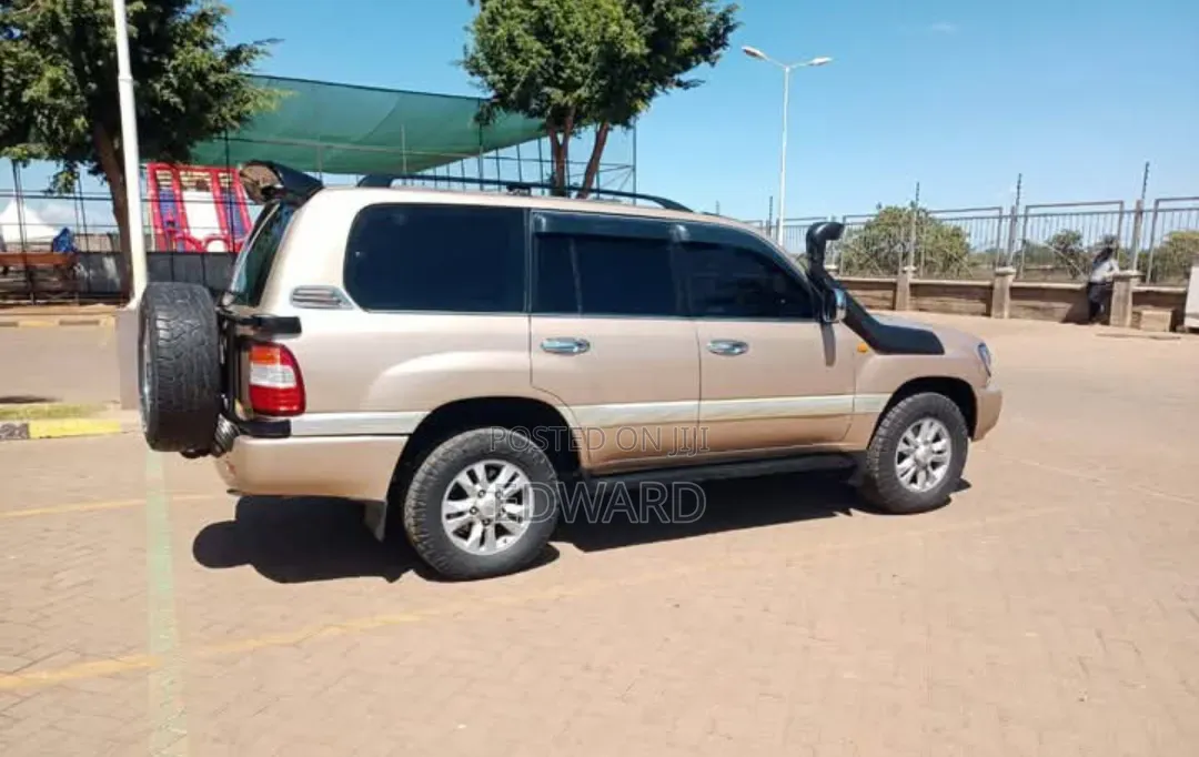 Toyota Land Cruiser 2000 Gold