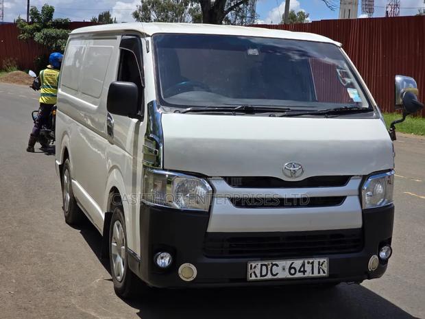 Toyota HiAce 2014 White - thumbnail 3