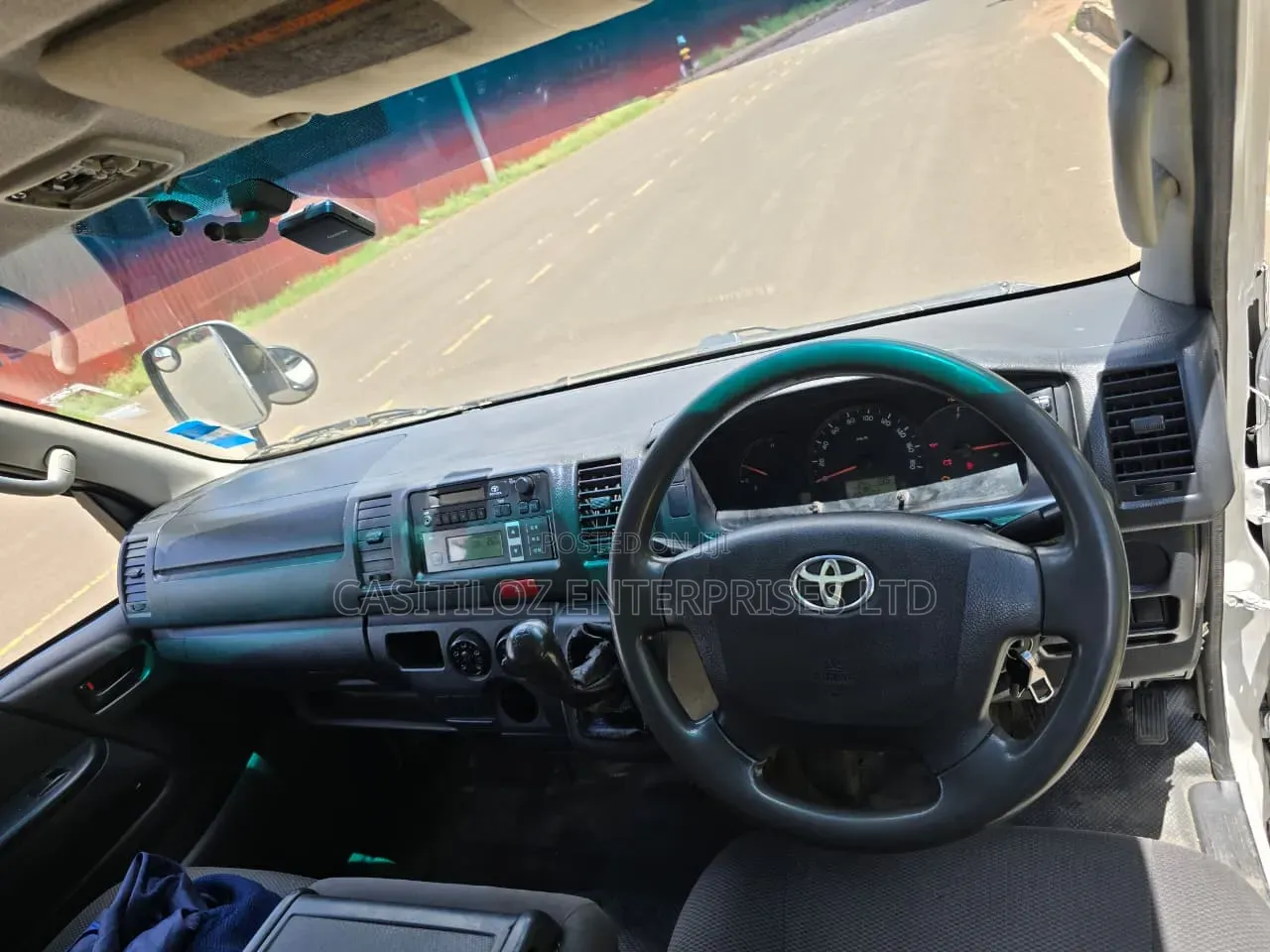 Toyota HiAce 2014 White