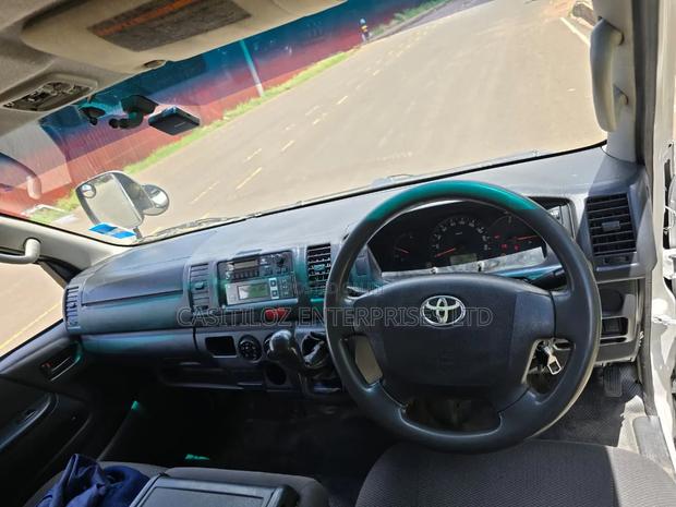 Toyota HiAce 2014 White - thumbnail 6