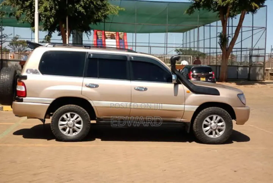 Toyota Land Cruiser 2000 Gold