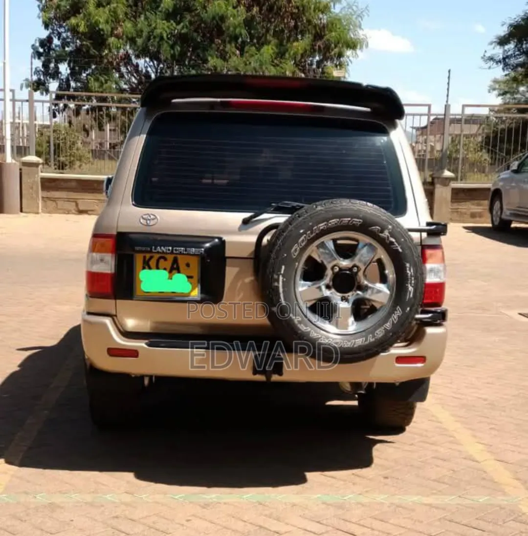 Toyota Land Cruiser 2000 Gold