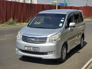Toyota Noah 2012 Silver