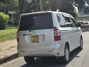 Toyota Noah 2012 Silver