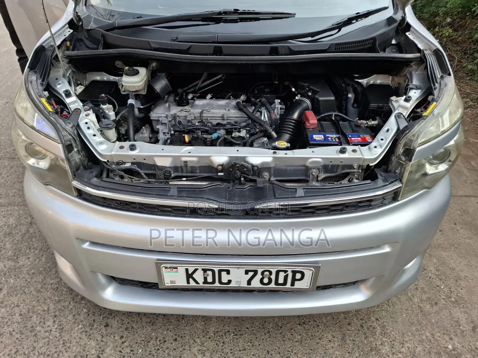 Toyota Voxy 2013 Silver