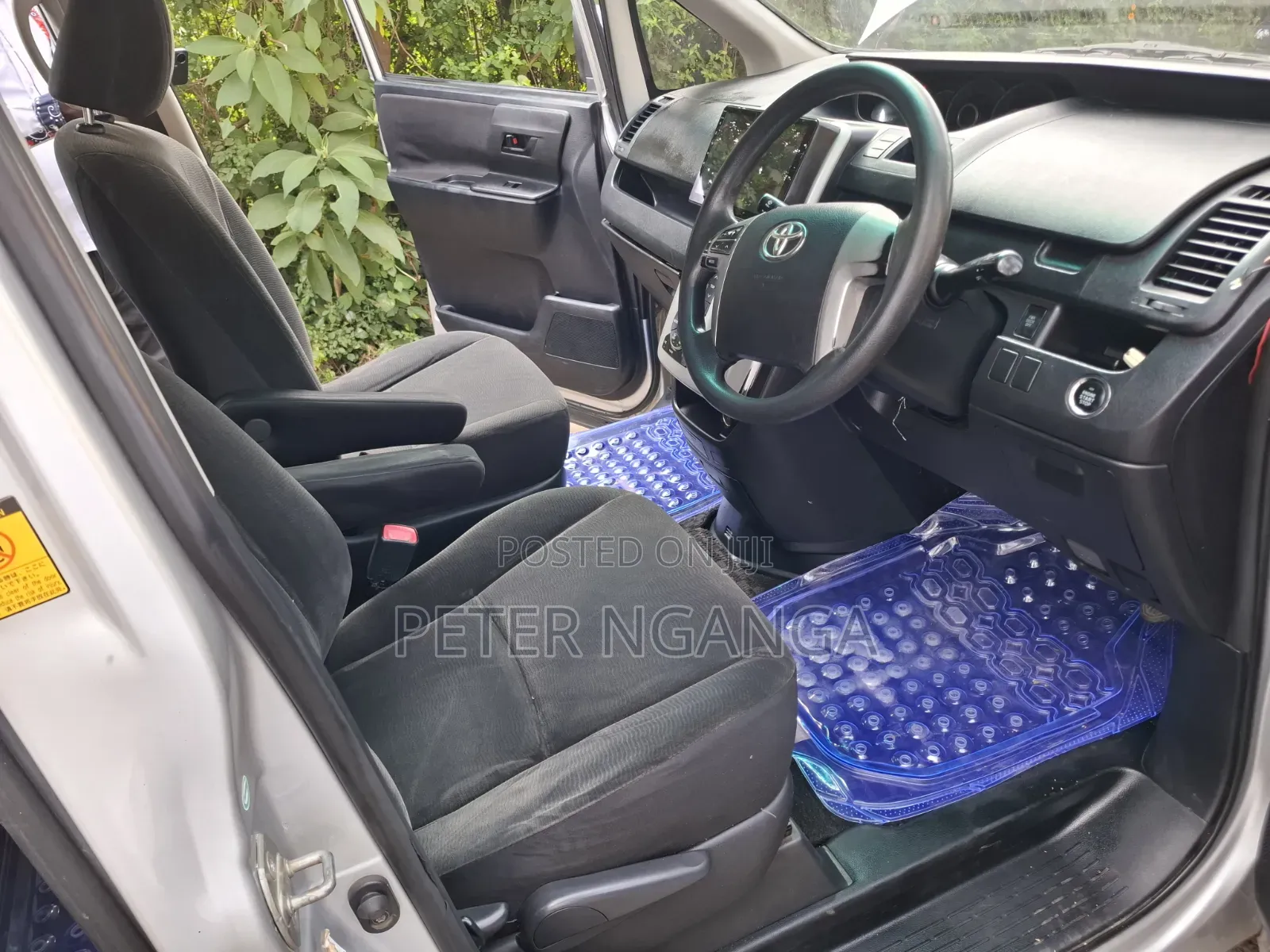 Toyota Voxy 2013 Silver