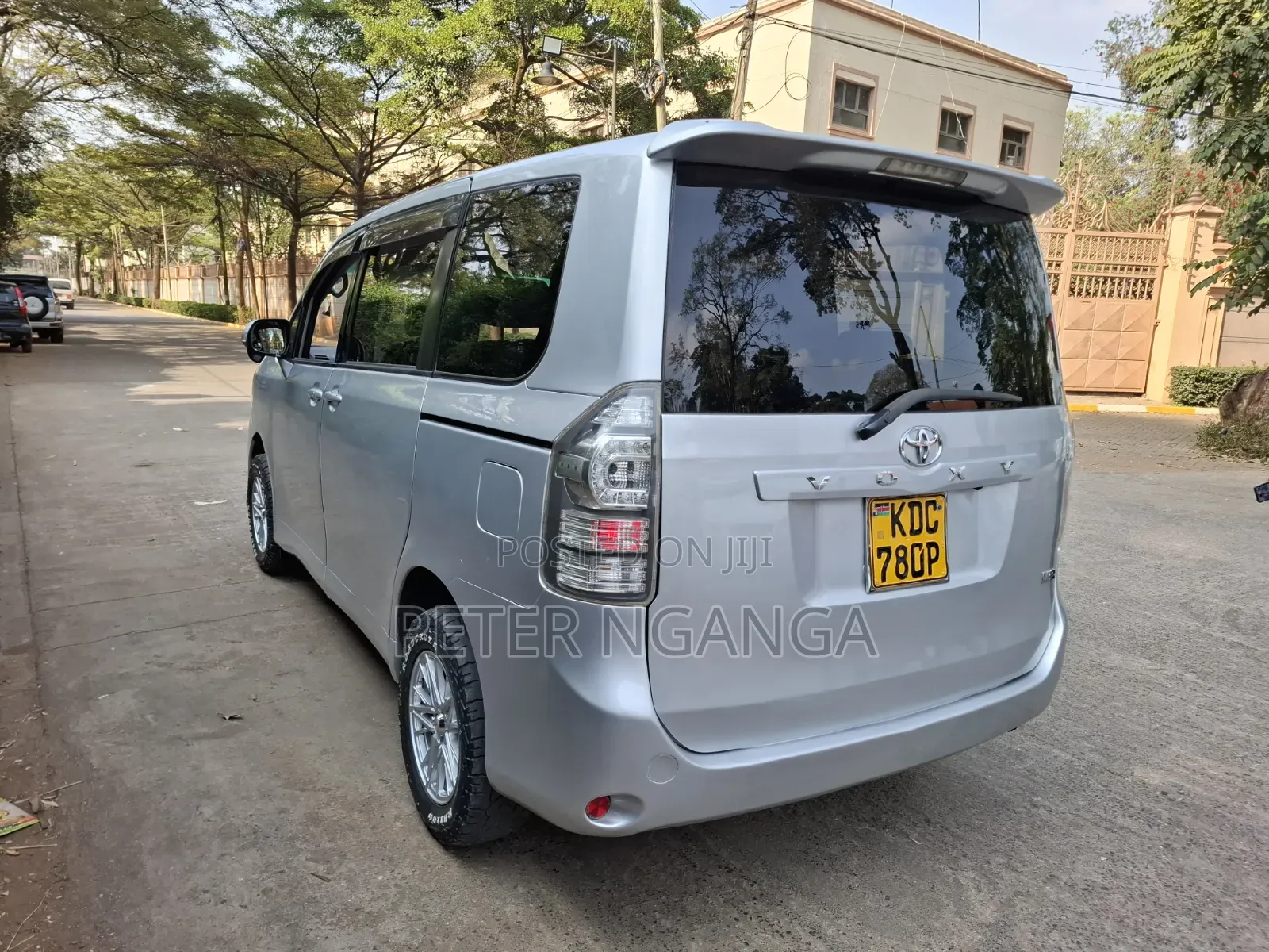 Toyota Voxy 2013 Silver