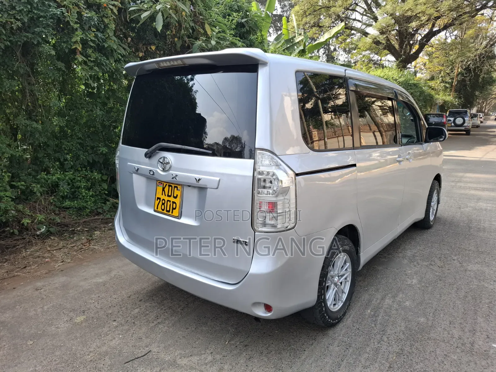 Toyota Voxy 2013 Silver