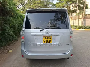 Toyota Voxy 2013 Silver