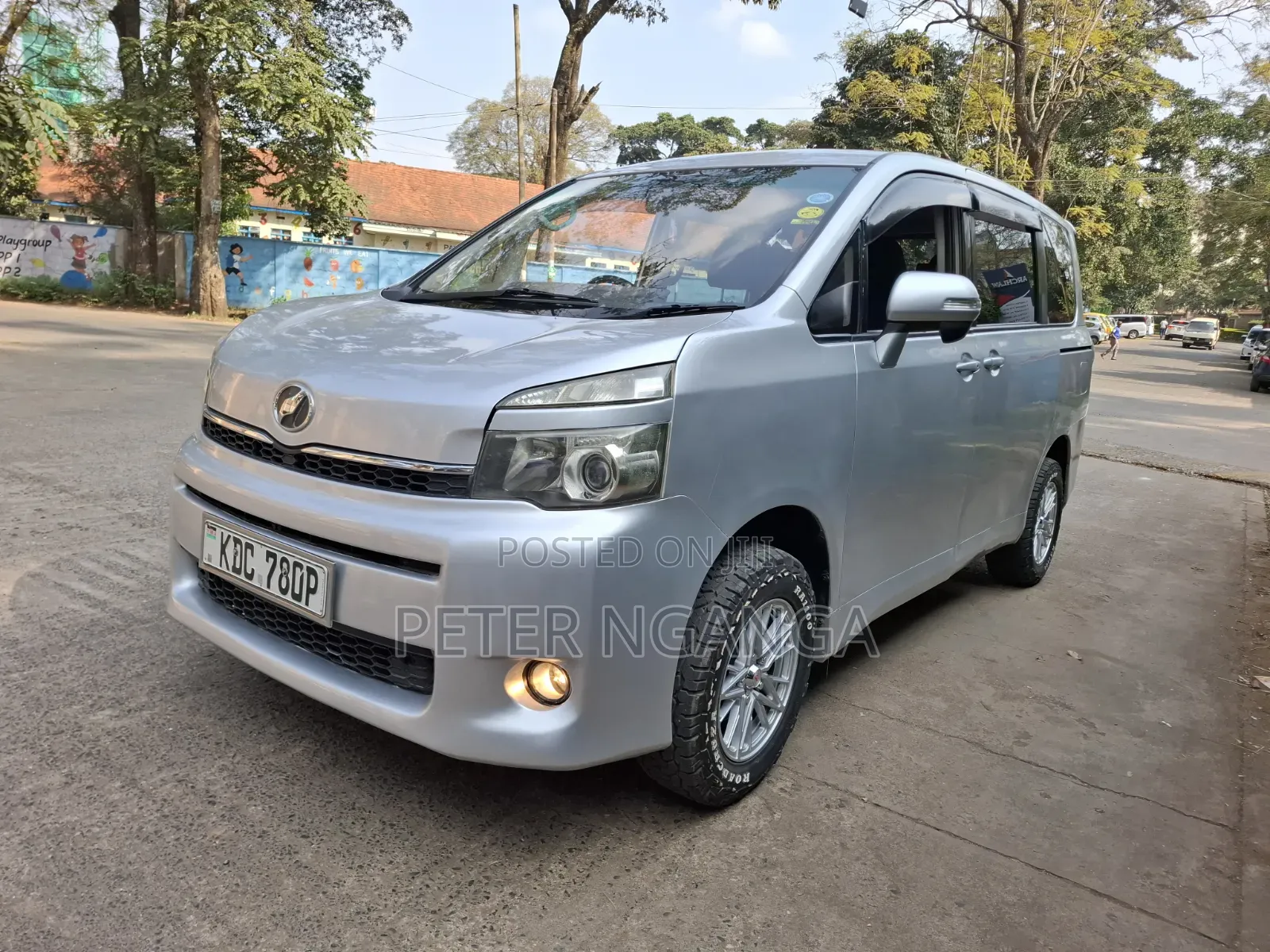 Toyota Voxy 2013 Silver