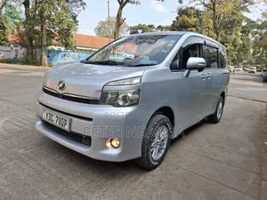 Toyota Voxy 2013 Silver