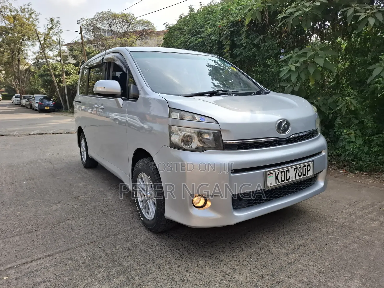 Toyota Voxy 2013 Silver