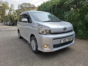 Toyota Voxy 2013 Silver