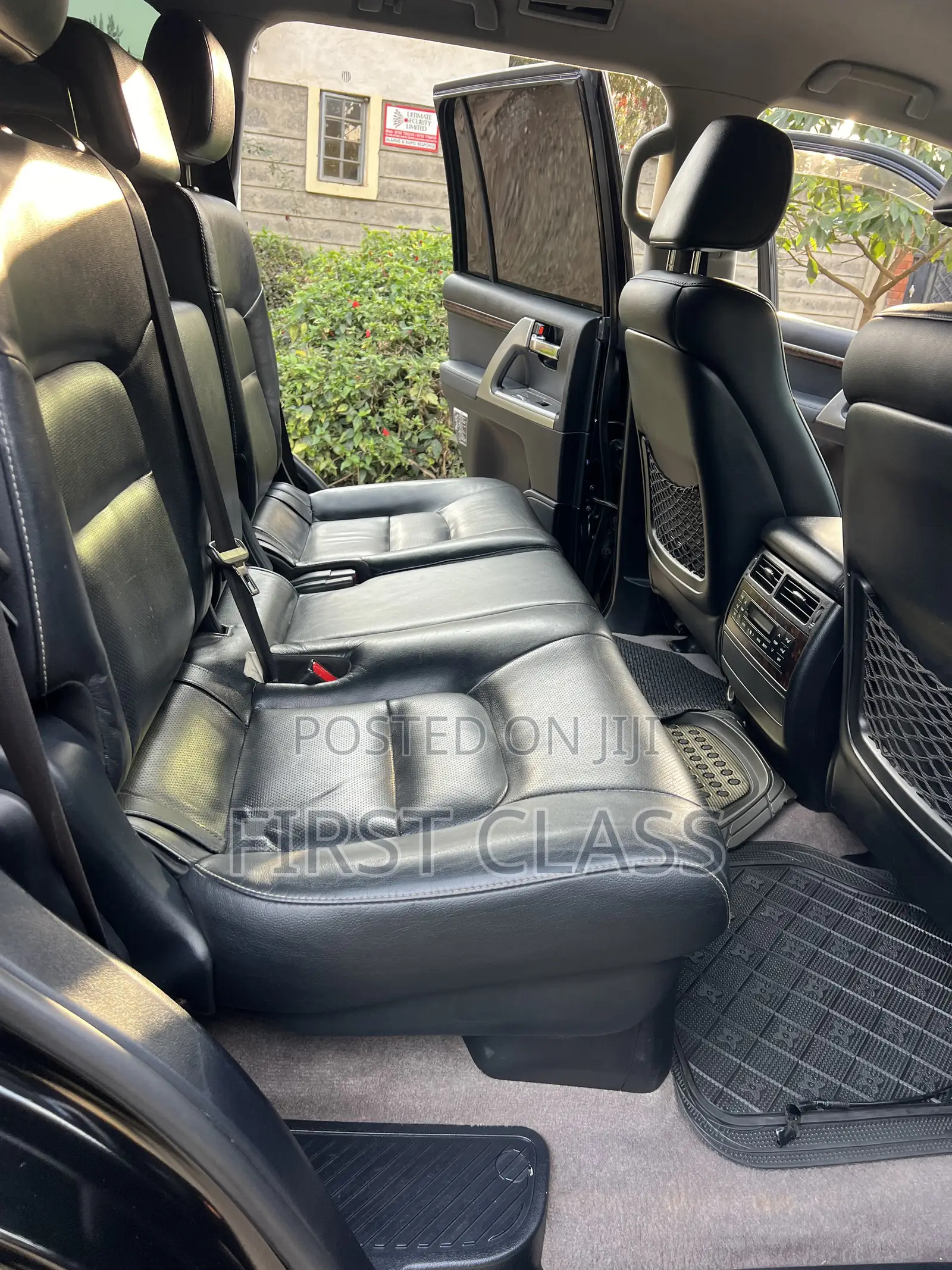 Toyota Land Cruiser 4.6 V8 AX 2014 Black