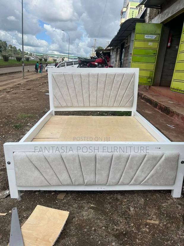 White 5 by 6 Mocket Bed