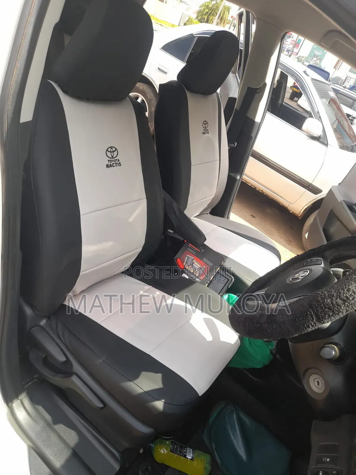 Toyota Ractis Seat Covers-Le Piece