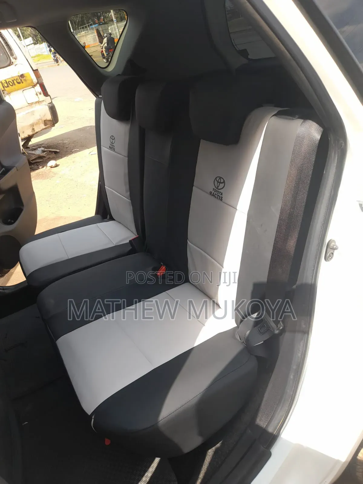 Toyota Ractis Seat Covers-Le Piece