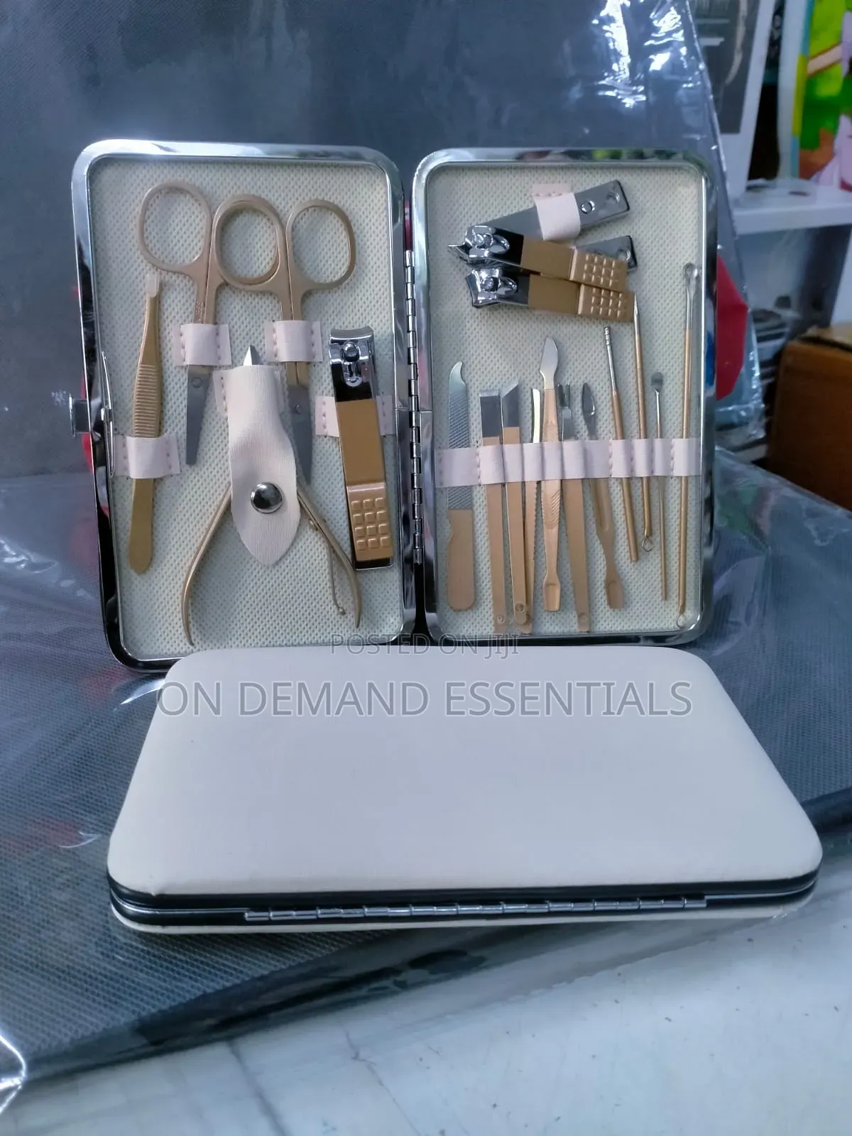 19pc Manicure Pedicure Kit
