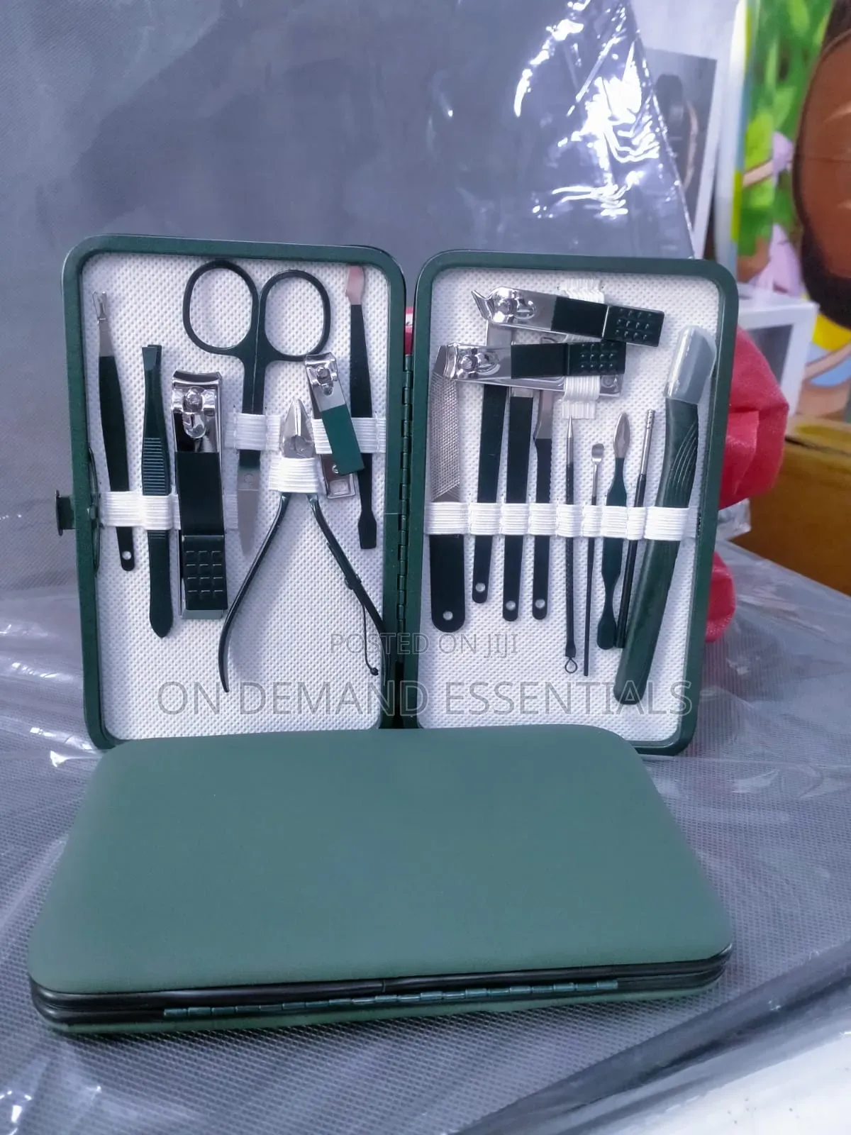 19pc Manicure Pedicure Kit