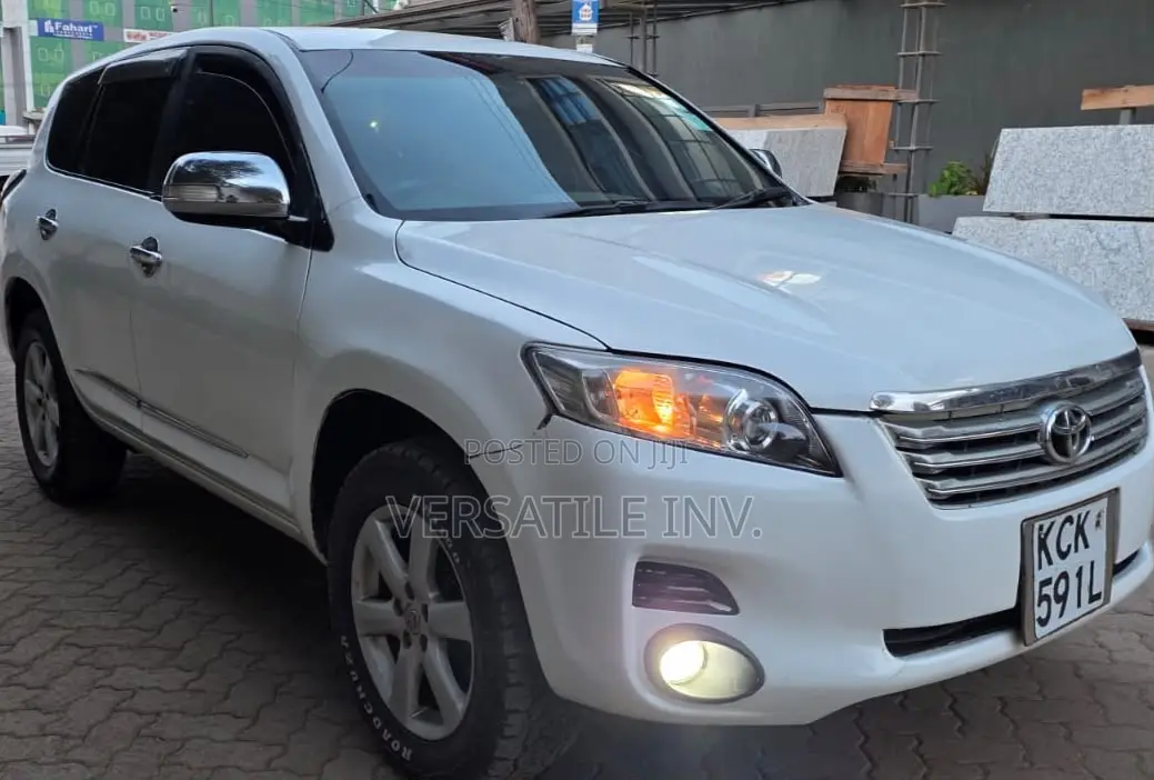 Toyota Vanguard 2010 White